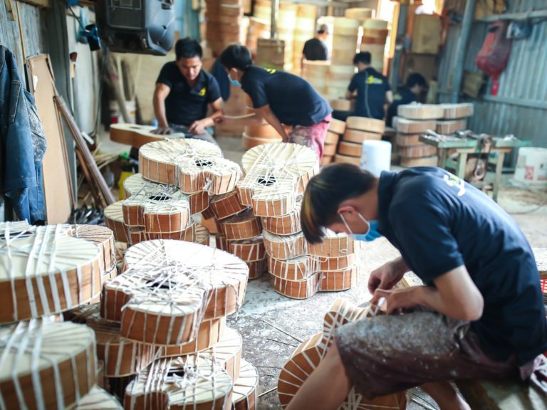Hình ảnh làng nghề làm đàn