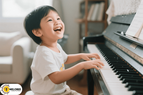 Học Đàn Piano Cơ Bản Tại Nhà: Bí Quyết Và Phương Pháp 2 Trẻ em tập chơi đàn piano tại nhà