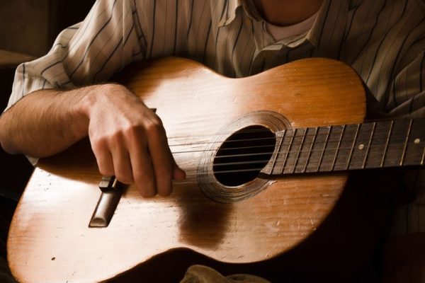 cach-choi-dan-guitar